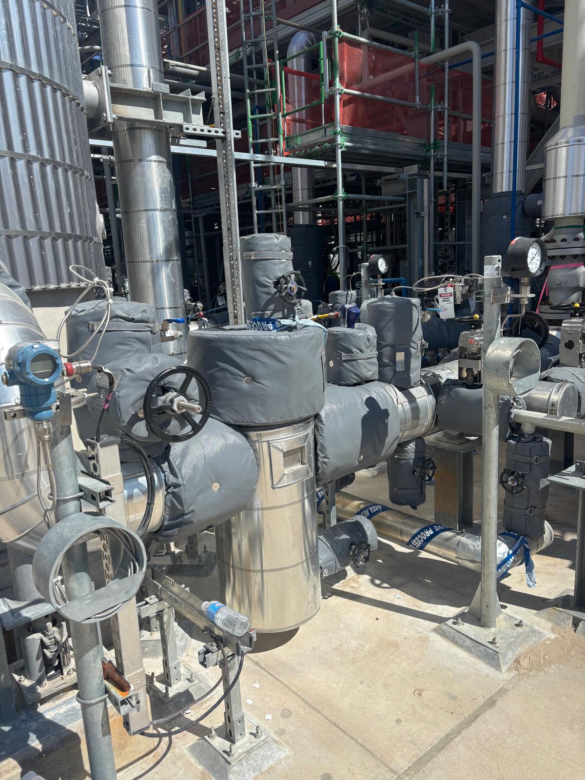 Multiple insulation blankets on valves and fittings in process area
